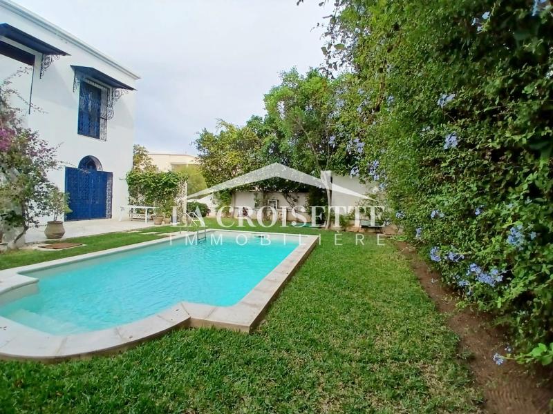 Villa S+6 avec piscine à Gammarth